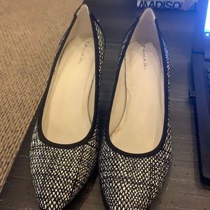 Tahari black and white pumps size 9. Excellent used condition.